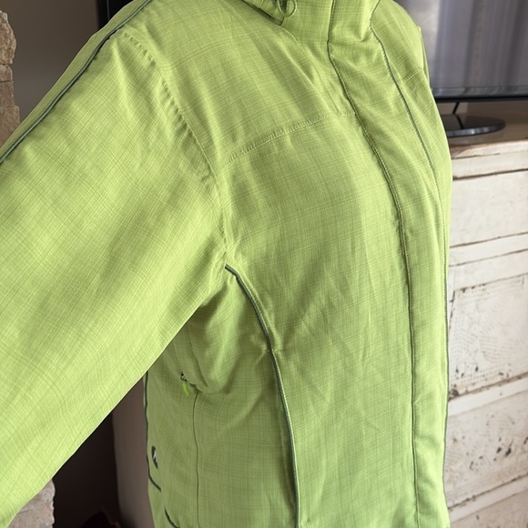 Marmot lime green winter jacket removable hood and snap waist zip close pockets - Picture 3 of 16